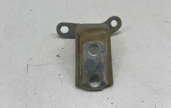 Toyota Hilux VIII Rear door lower hinge