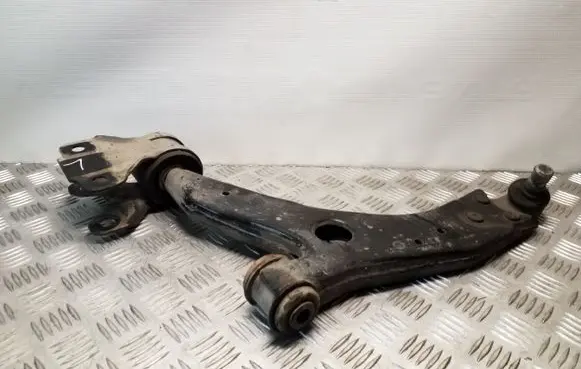 Volvo V40 Front lower control arm/wishbone AV613A262DA