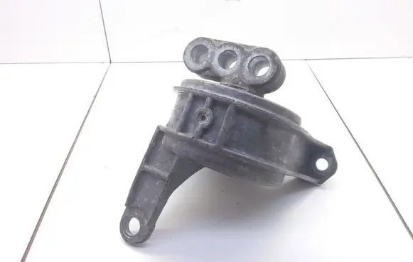 Opel Zafira A Engine mount bracket 90538547