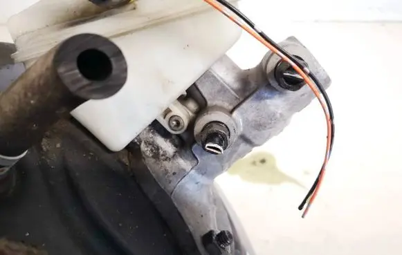 Master brake cylinder