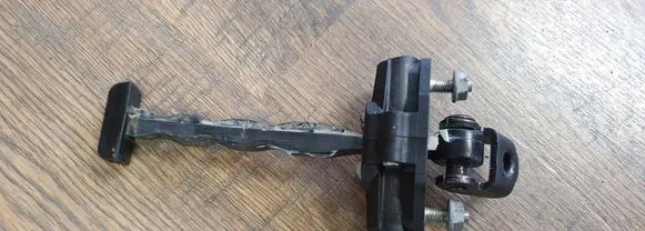 Ford B-MAX Front door check strap stopper