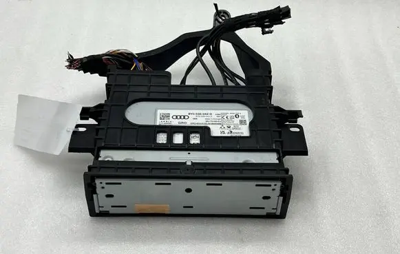 Audi A3 8Y Radio/CD/DVD/GPS head unit 8Y0035042D