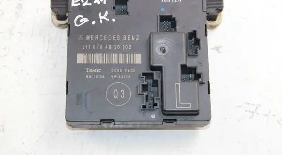 Mercedes-Benz E W211 Door control unit/module 2118704026
