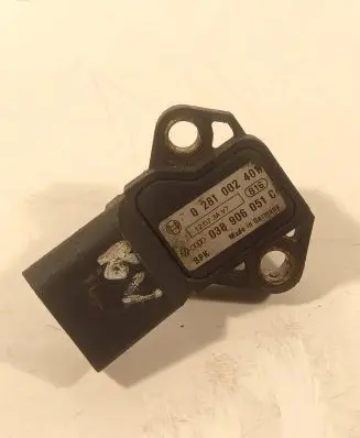 Volkswagen Touran I Air pressure sensor 038906051C 0281002401