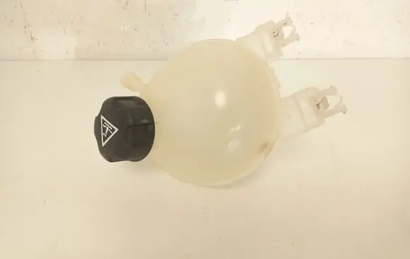 Opel Crossland X Coolant expansion tank/reservoir 9800777280