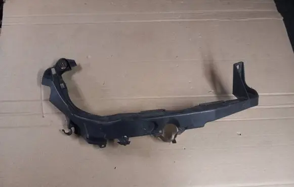 BMW 3 E90 E91 Headlight/headlamp mounting bracket 7138402 51117138402