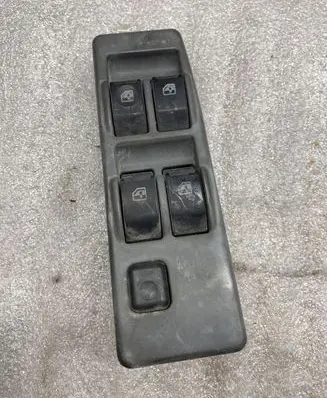 Mitsubishi Pajero Electric window control switch MB782039