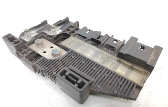 Suzuki Grand Vitara II Fuse module