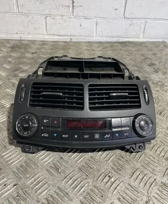 Mercedes-Benz E W211 Climate control unit 2118302590 00024707