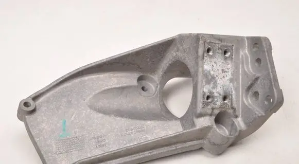 Volvo S90, V90 Engine mounting bracket 32202602