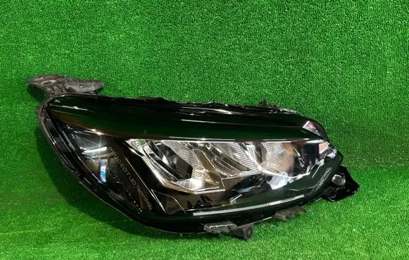 Peugeot 2008 II Headlight/headlamp 73313326