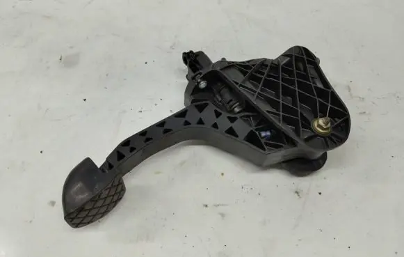 Volkswagen Jetta V Clutch pedal 1K1721059