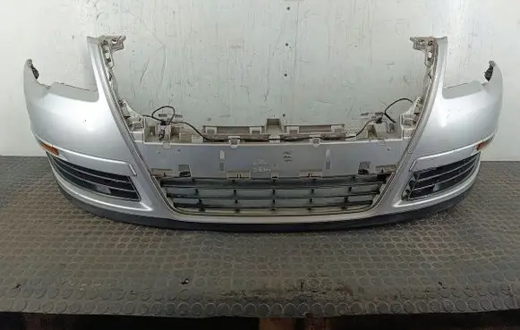 Volkswagen PASSAT B6 Front bumper LA7W