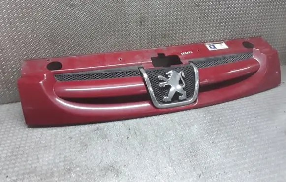 Peugeot Partner Front bumper upper radiator grill