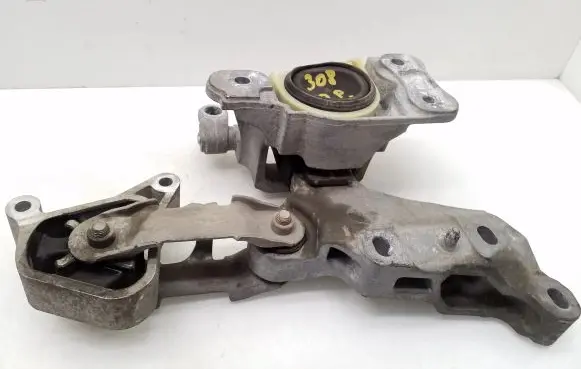 Mercedes-Benz Vito Viano W447 Engine mount bracket A4472411200
