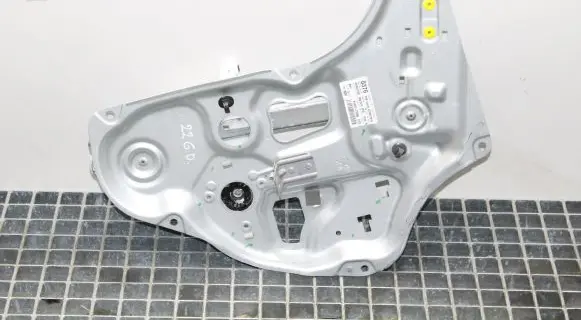 Hyundai ix35 Rear window lifting mechanism without motor 814202Y000