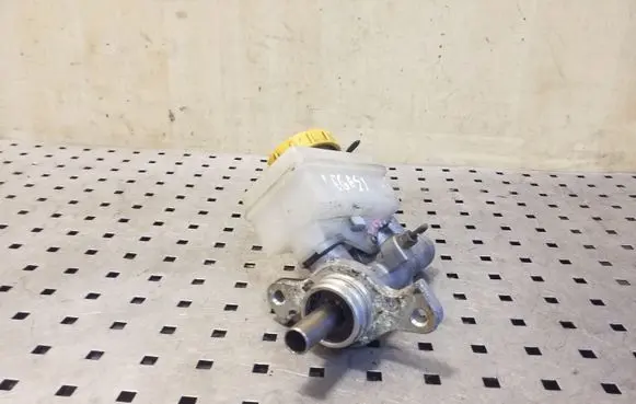 Subaru Legacy Master brake cylinder