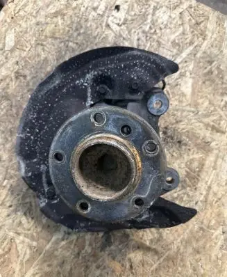 BMW 1 E81 E87 Front wheel hub