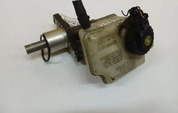 Audi A3 S3 8P Brake fluid reservoir