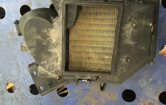 Volvo XC70 Air filter box 30636830