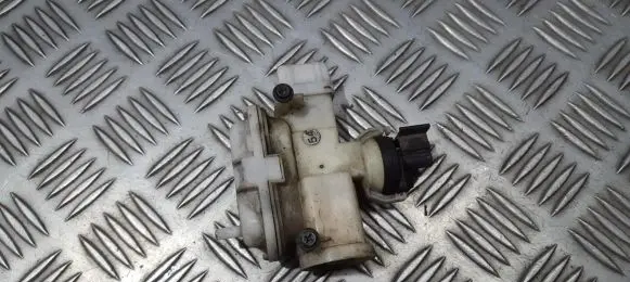 Volkswagen PASSAT B4 Central locking vacuum pump 357862153