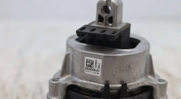 BMW X6 G06 Engine mount vacuum valve 8838908