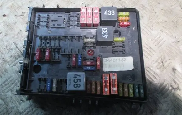 Volkswagen Golf V Fuse box set