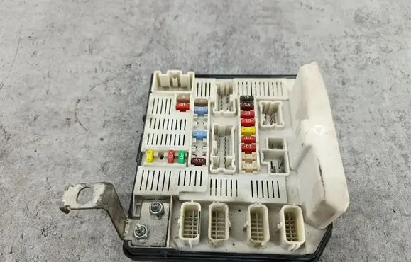 Renault Megane II Central body control module 