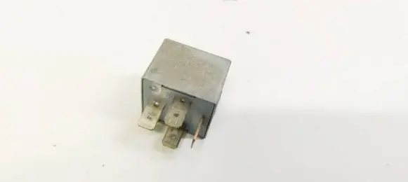 Volkswagen Golf V Other relay 141951253B 20240072