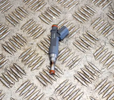 Toyota C-HR I Fuel injector 232500T110