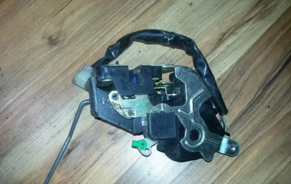 Mazda 626 Front door lock