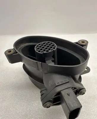 BMW 5 E39 Mass air flow meter 7787076 0928400468
