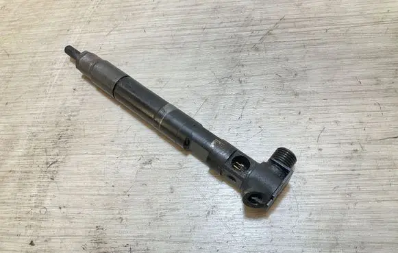 Mercedes-Benz Sprinter W906 Fuel injector A6510704987 28942997