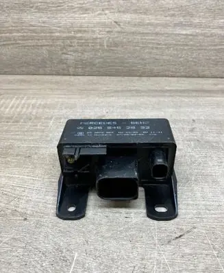 Mercedes-Benz C W203 Glow plug pre-heat relay 0255452832 899075000