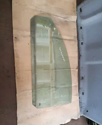 Volkswagen New Beetle Front door window/glass (coupe) 