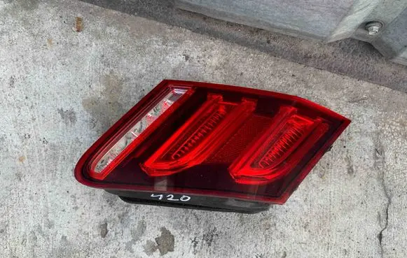Tailgate rear/tail lights