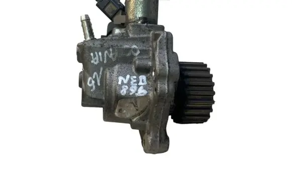 Skoda Octavia Mk3 (5E) Fuel injection high pressure pump 28470303 04B130755F