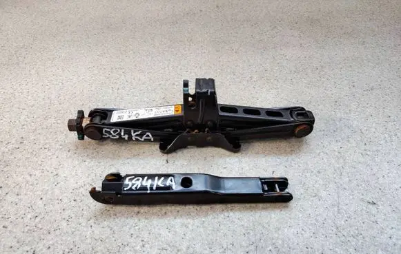 Ford Ka Lift Jack EA6917A078BA58 EA6917A078BA