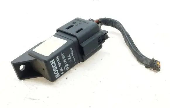 Skoda Superb B6 (3T) Glow plug pre-heat relay 038907281D 0281003038