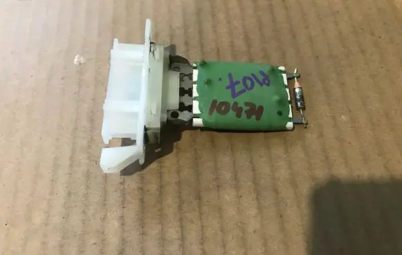 Peugeot 107 Heater blower motor/fan resistor 13223A VALEO