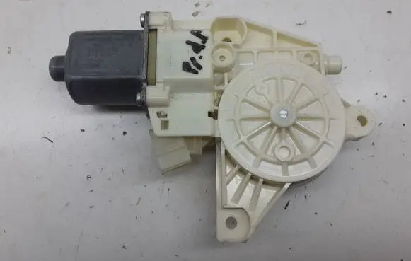 Mercedes-Benz B W246 W242 Front door window regulator motor A2469065200