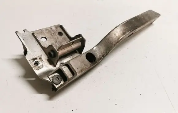 BMW 5 F10 F11 Radiator mount bracket 7186513