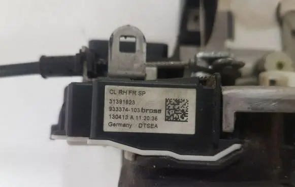 Volvo V40 Front door lock 31391823 933374103
