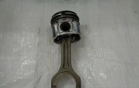 Citroen Berlingo Piston with connecting rod 619