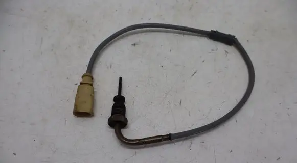 Volkswagen Touran I Coolant temperature sensor 05E906088J