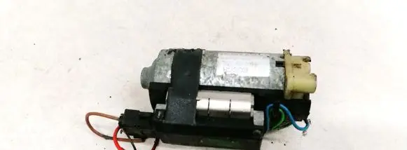 BMW 5 E39 Seat adjustment motor 0130002465 67.31-8352192