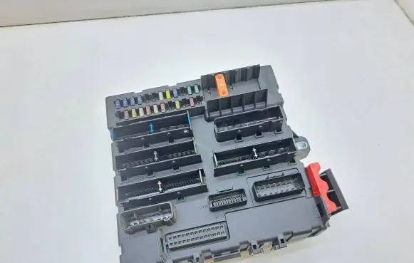 Opel Signum Fuse module 13170891 519048102