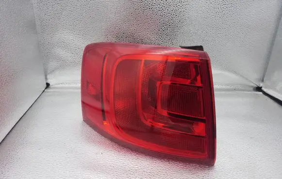 Volkswagen Jetta VI Rear/tail lights 5C6945095