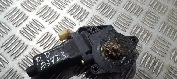 Hyundai Elantra Front door window regulator motor 824502D000 82450-2D000