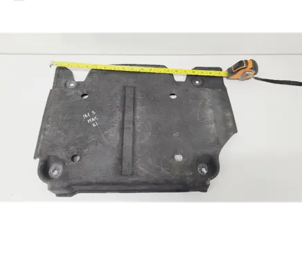 Center/middle under tray cover